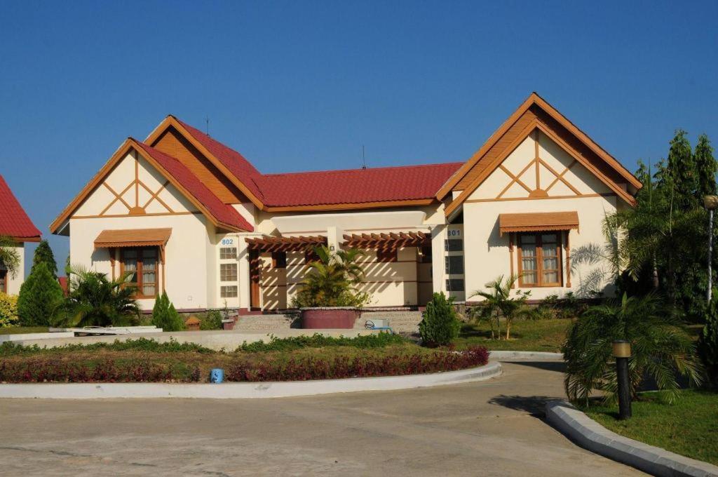 โรงแรมเมียะ ตอ วิน Naypyidaw ภายนอก รูปภาพ